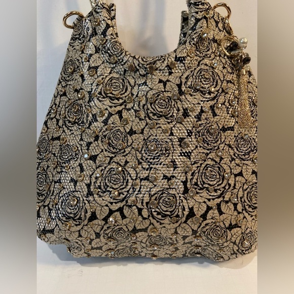 NWT~Faux Patent Leather Floral Crossbody Purse w/Rhinestone Rivets & Keychain - Picture 3 of 16